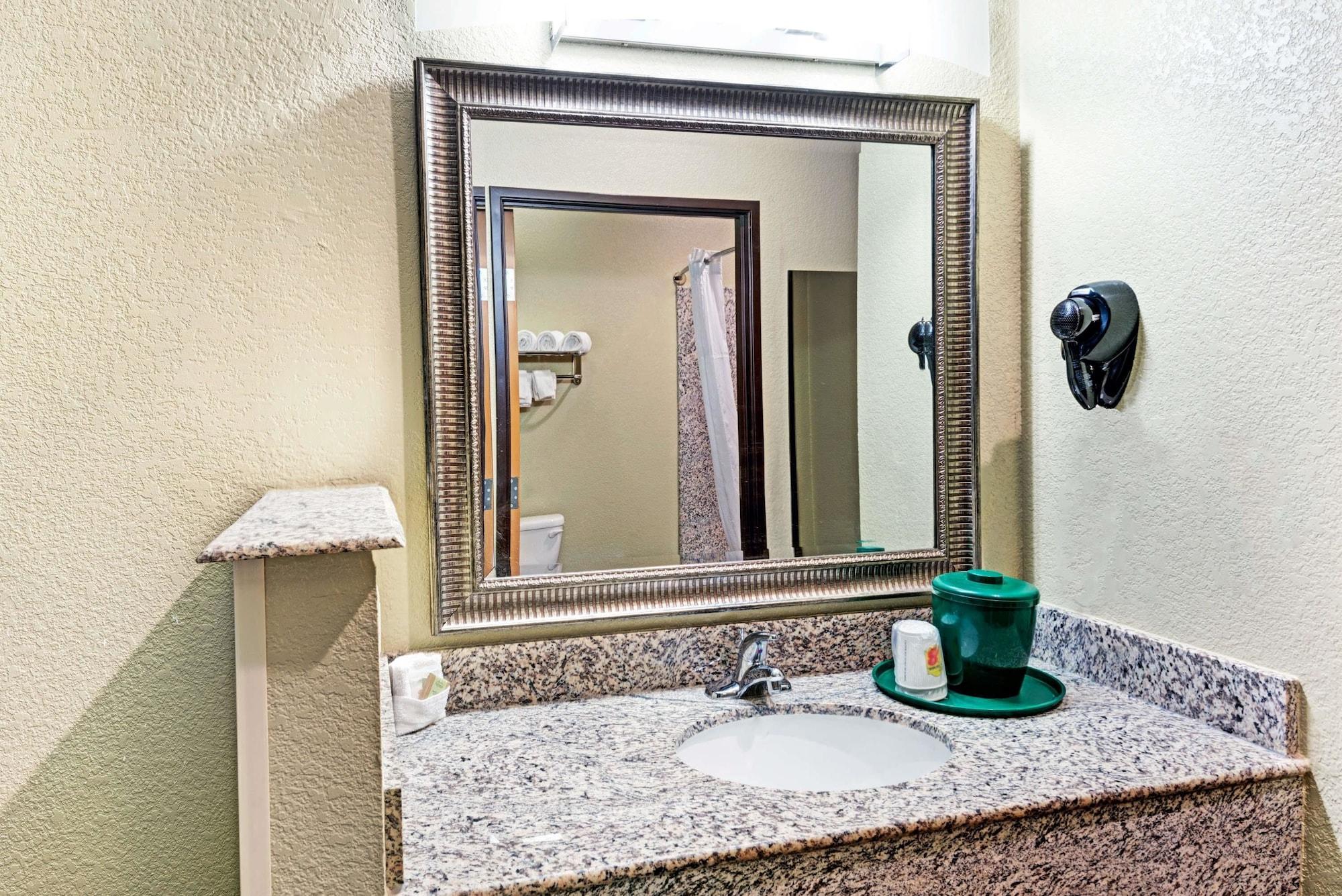 ซูเปอร์ 8 บาย วินด์แฮม ซานอันโตนิโอ/แอลาโมโดเม แอเรีย Hotel ภายนอก รูปภาพ