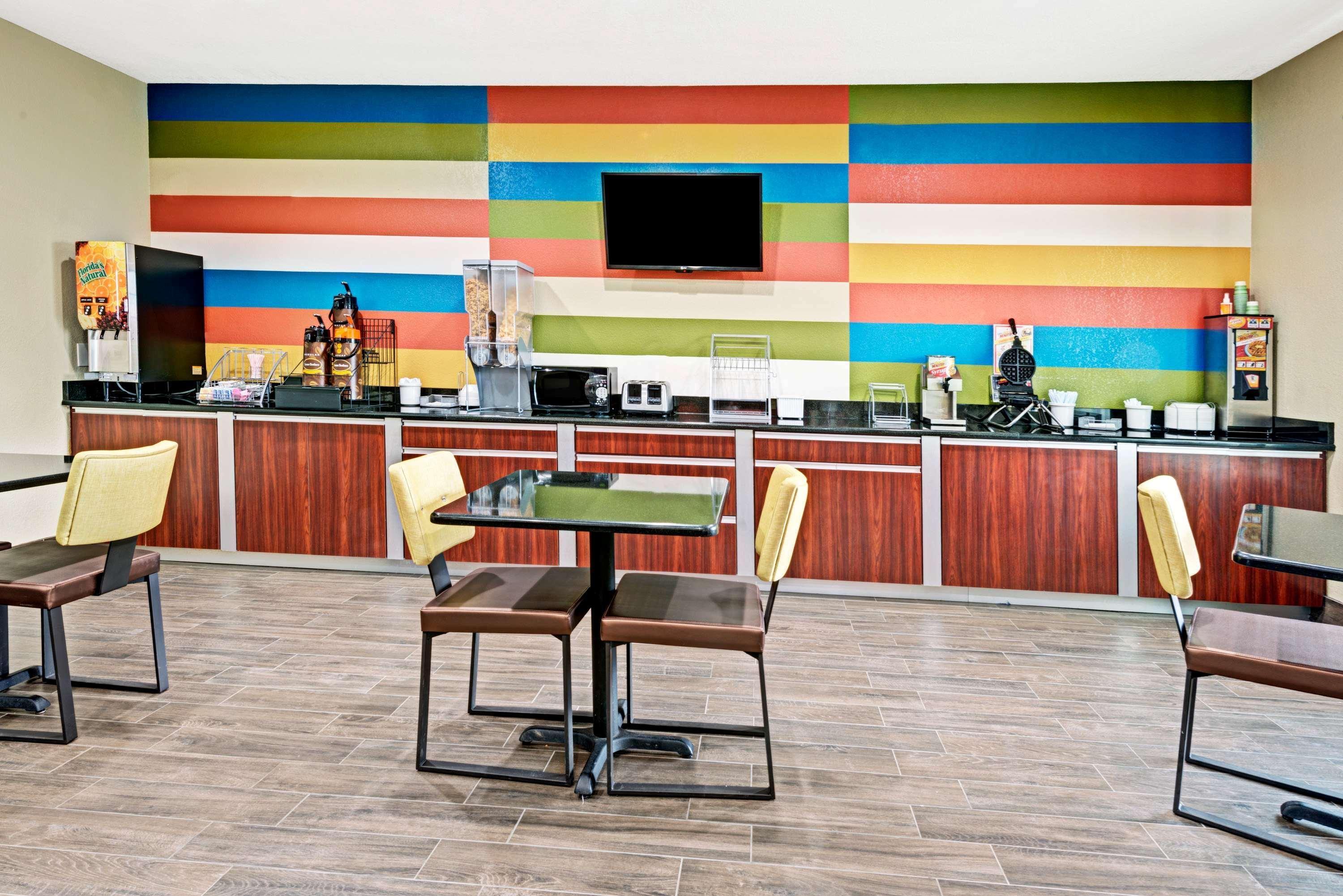 ซูเปอร์ 8 บาย วินด์แฮม ซานอันโตนิโอ/แอลาโมโดเม แอเรีย Hotel ภายนอก รูปภาพ