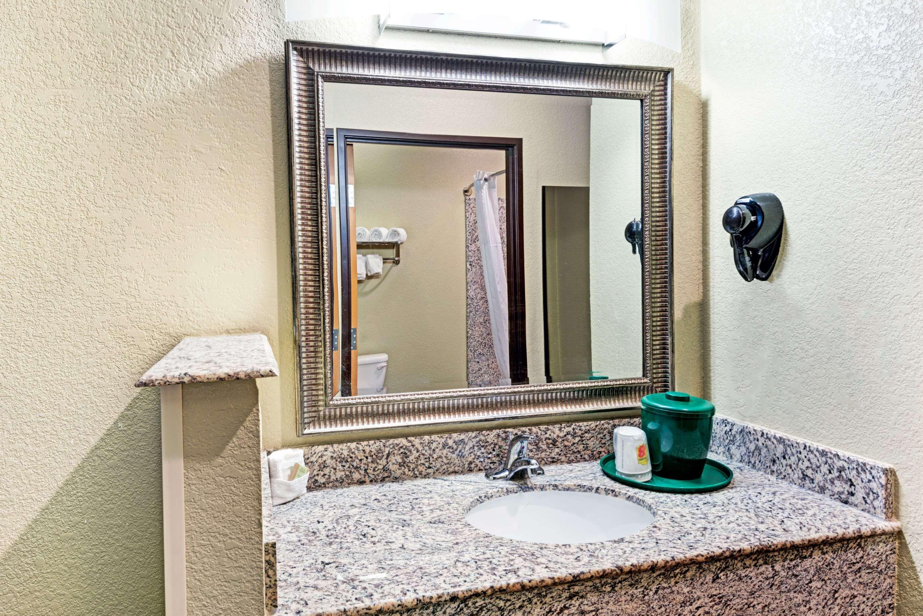 ซูเปอร์ 8 บาย วินด์แฮม ซานอันโตนิโอ/แอลาโมโดเม แอเรีย Hotel ภายนอก รูปภาพ